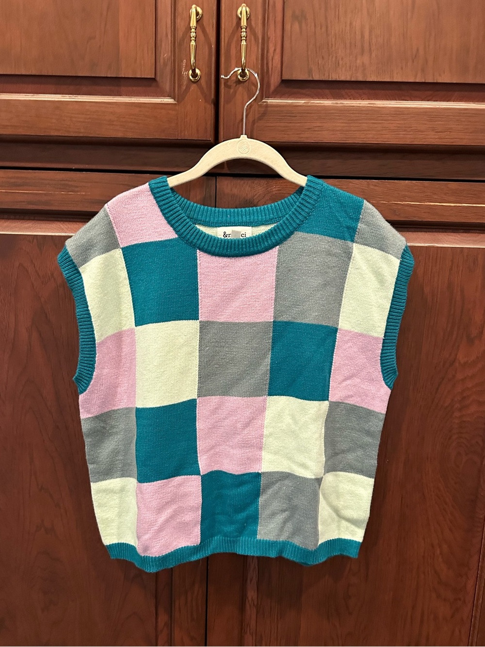 Sleeveless sweater sz L